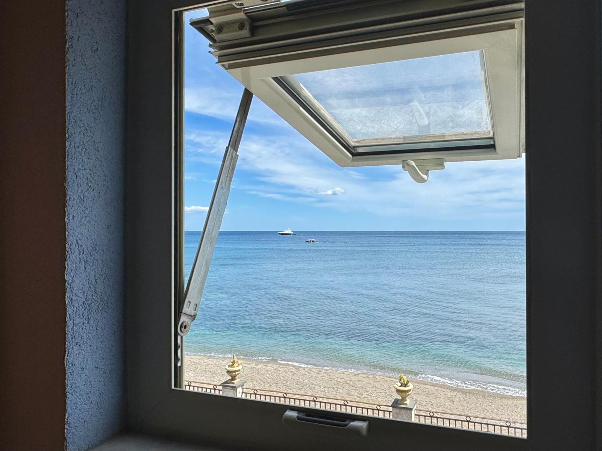 Maremare Apartments Giardini Naxos Exterior foto
