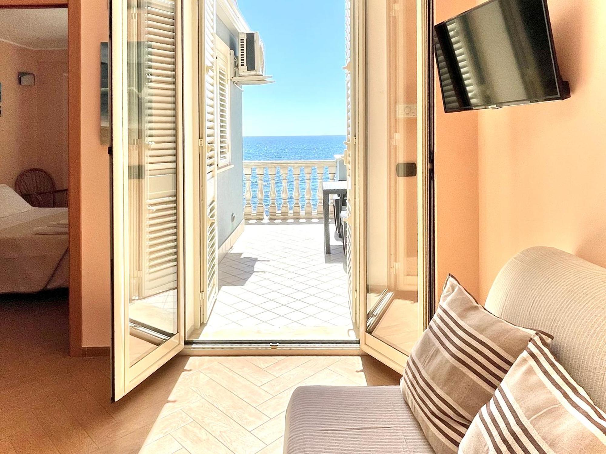 Maremare Apartments Giardini Naxos Exterior foto